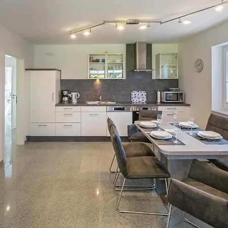 Adlon Apartment *