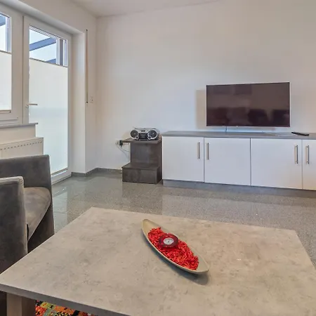 Apartment Adlon *